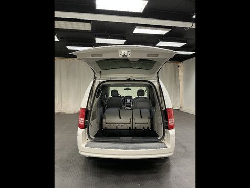 Used 2010 Chrysler Town & Country Touring Plus image 19