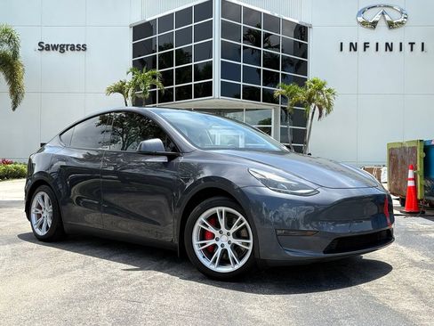 Used 2022 Tesla Model Y Performance AWD/4WD image 1