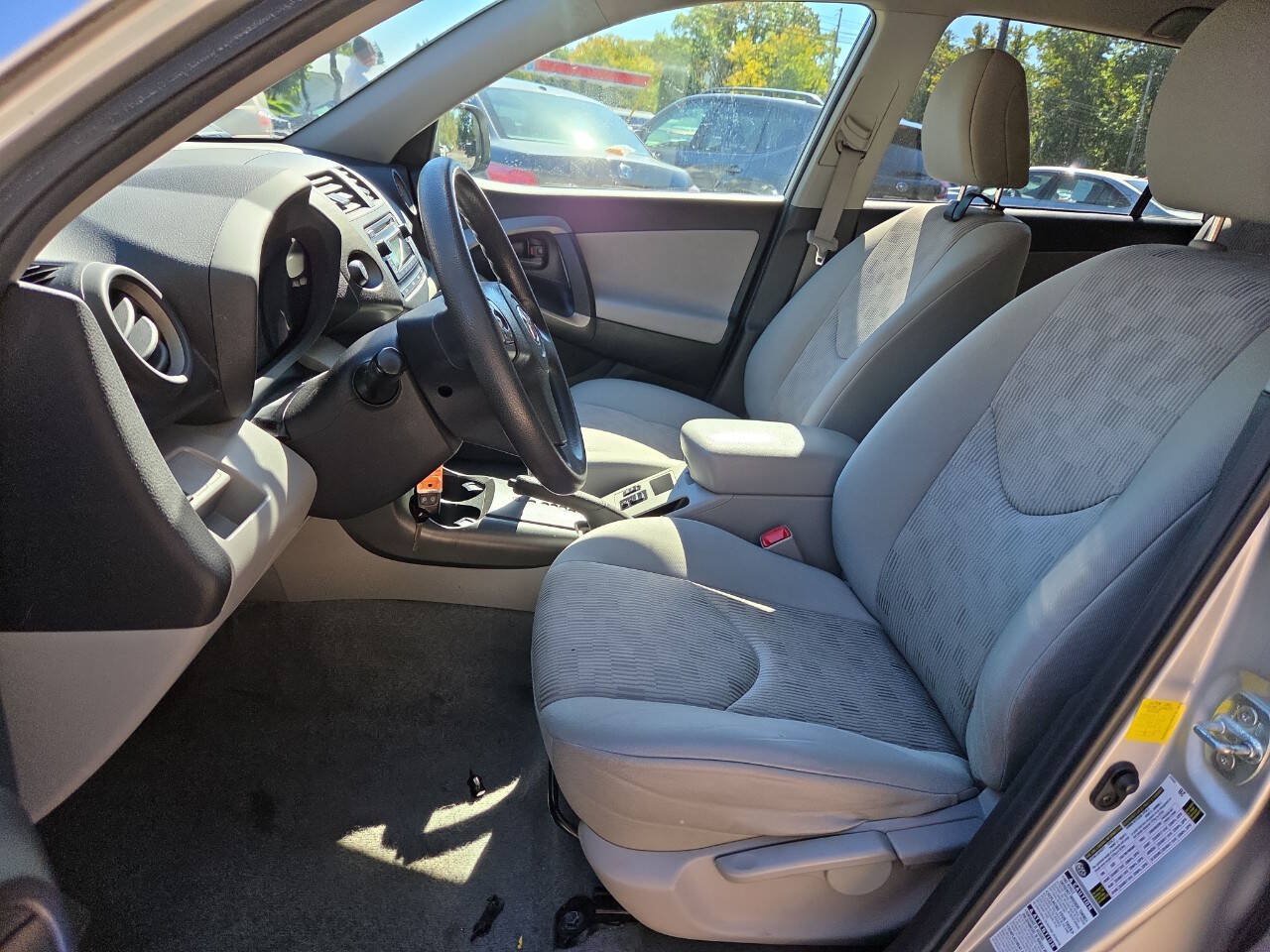 Used 2012 Toyota RAV4 4WD w/ Value Pkg image 17