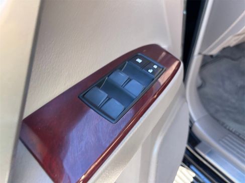 Used 2019 Lexus GX 460 image 25