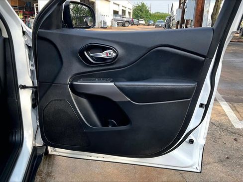 Used 2020 Jeep Cherokee Latitude image 22