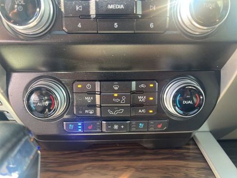 Used 2019 Ford F150 Lariat w/ Equipment Group 502A Luxury AWD/4WD image 30