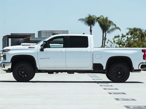 Used 2024 Chevrolet Silverado 2500 LT image 14