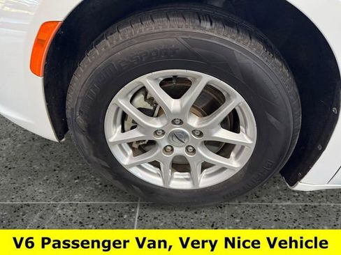 Used 2024 Chrysler Pacifica Touring-L image 24