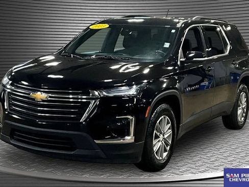 Used 2023 Chevrolet Traverse LT FWD image 1