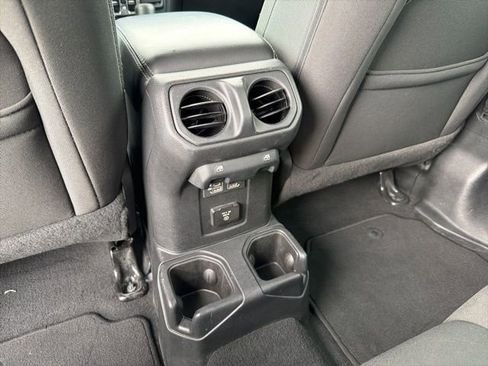 Used 2023 Jeep Gladiator Overland AWD/4WD image 26