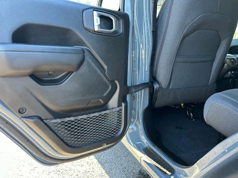 Used 2025 Jeep Wrangler Sport S image 39