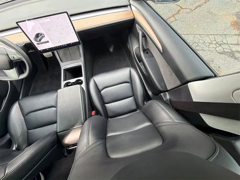 Used 2021 Tesla Model 3 Performance image 20