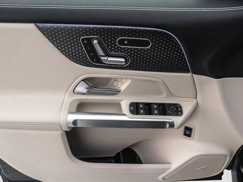 New 2026 Mercedes-Benz GLB 250 4MATIC image 13