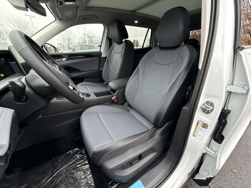 New 2026 Volkswagen Tiguan SE image 12