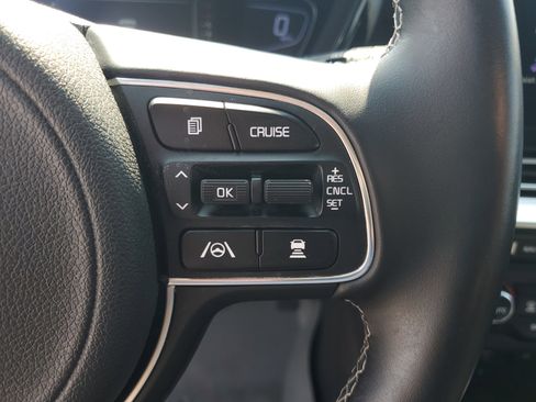 Used 2022 Kia Niro EX Premium image 19