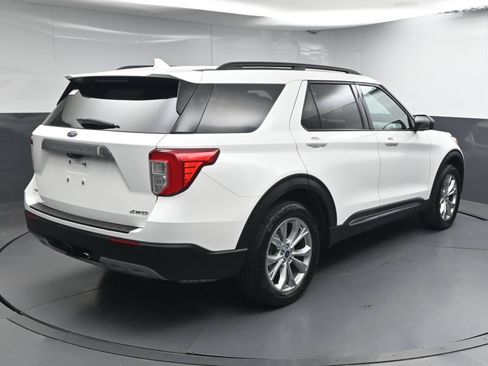 Used 2021 Ford Explorer XLT w/ Equipment Group 202A AWD/4WD image 7