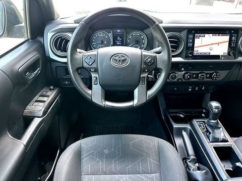 Certified 2018 Toyota Tacoma TRD Off-Road AWD/4WD image 21