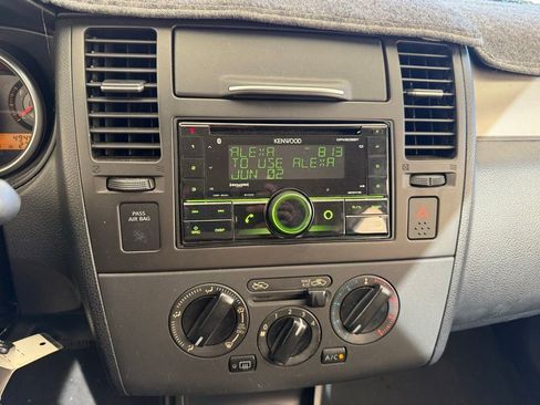 Used 2008 Nissan Versa Hatchback FWD image 17
