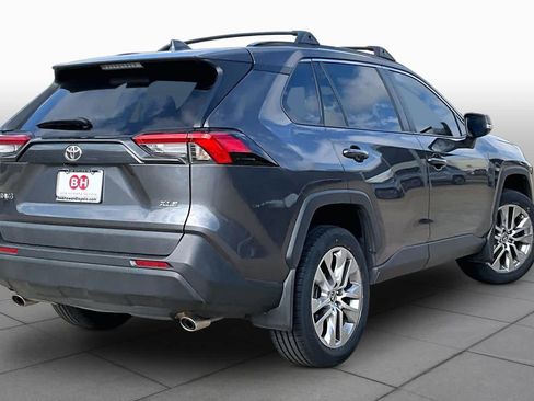 Used 2022 Toyota RAV4 XLE Premium image 13