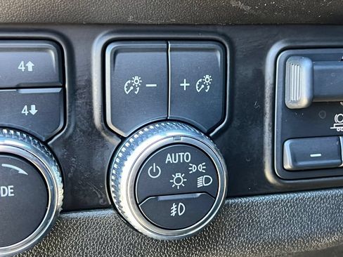 Used 2024 GMC Yukon XL SLT w/ SLT Luxury Package AWD/4WD image 24
