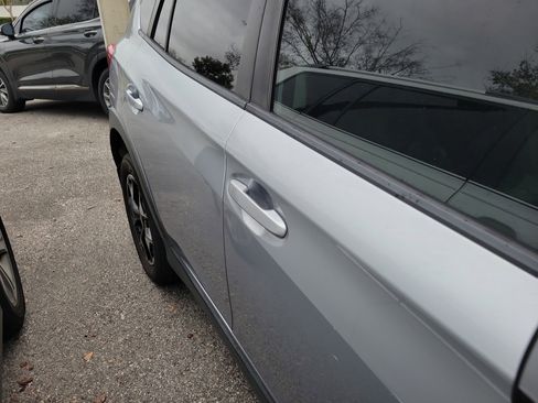 Used 2019 Subaru Crosstrek 2.0i Premium w/ Moonroof Package image 11