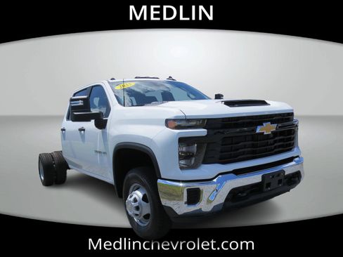 Used 2025 Chevrolet Silverado 3500 W/T w/ WT Convenience Package image 4