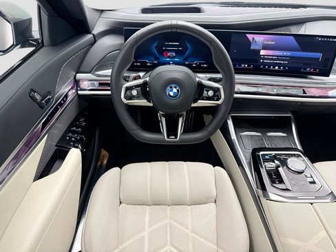 Used 2025 BMW i7 eDrive50 w/ M Sport Package RWD image 10