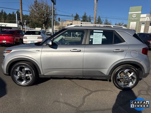 Used 2025 Hyundai Venue SEL image 4