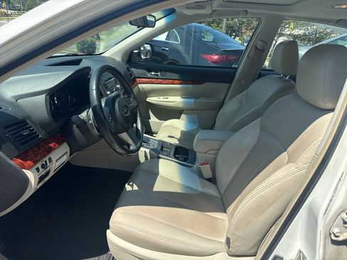 Used 2010 Subaru Legacy 2.5i Limited AWD/4WD image 6