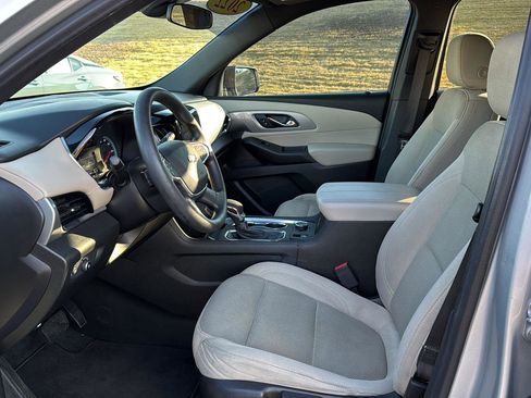 Used 2022 Chevrolet Traverse LS image 8