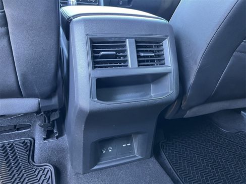 Used 2022 Volkswagen Atlas Cross Sport SE image 27