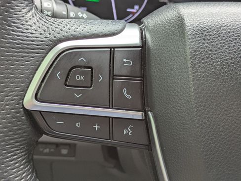 Certified 2024 Toyota Sienna Limited FWD image 21