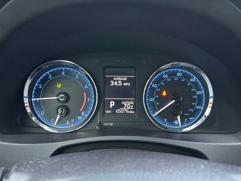 Used 2018 Toyota Corolla LE image 23