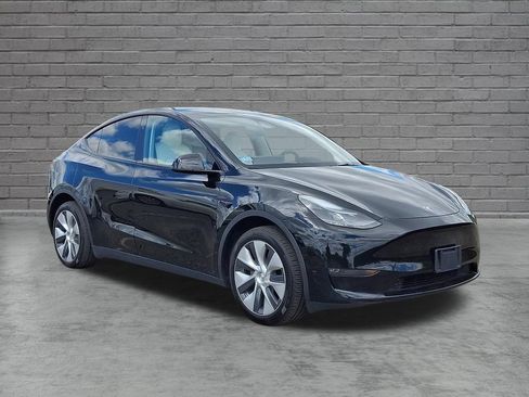 Used 2023 Tesla Model Y Long Range AWD/4WD image 1