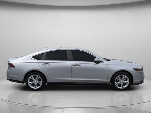 Used 2023 Honda Accord LX image 9