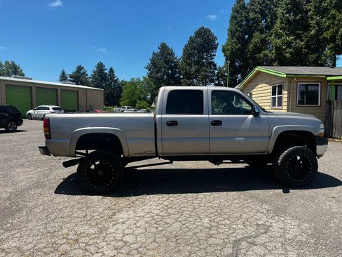 Used 2001 Chevrolet Silverado 2500 LS w/ Off-Road Skid Plate Pkg AWD/4WD image 2
