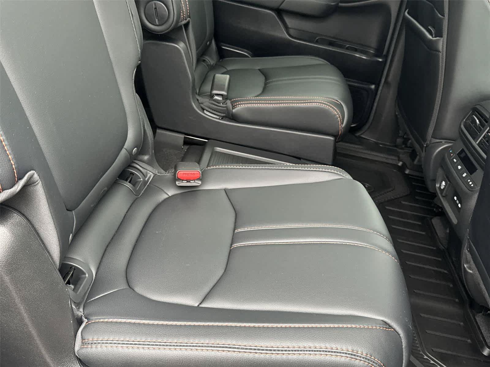 Used 2025 Honda Pilot TrailSport image 15