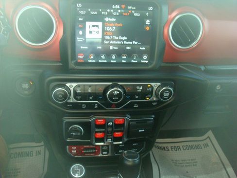 Used 2023 Jeep Gladiator Rubicon w/ LED Lighting Group AWD/4WD image 19