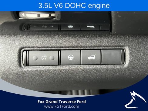 Used 2025 Nissan Pathfinder SV AWD/4WD image 17