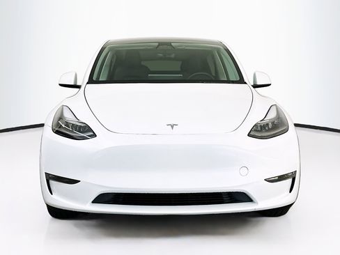 Used 2023 Tesla Model Y Long Range image 2