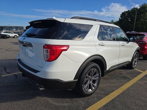 Used 2023 Ford Explorer XLT w/ Equipment Group 202A AWD/4WD image 3