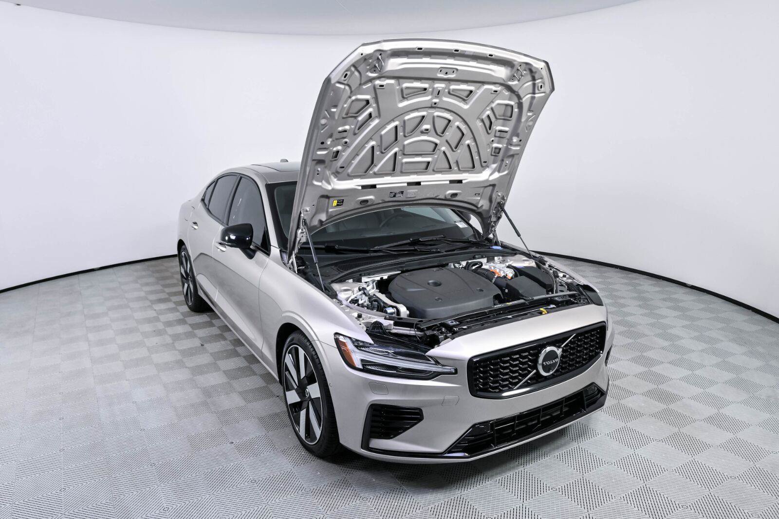 Certified 2024 Volvo S60 T8 Ultimate w/ Climate Package AWD/4WD image 32