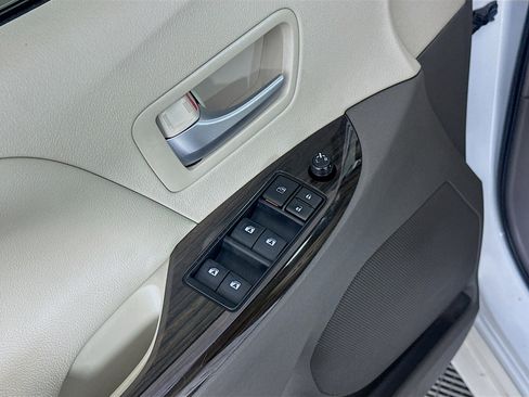 Used 2017 Toyota Sienna XLE image 13