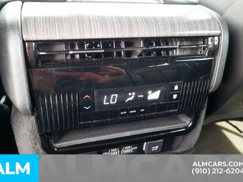 Used 2023 Jeep Wagoneer L Series II image 23