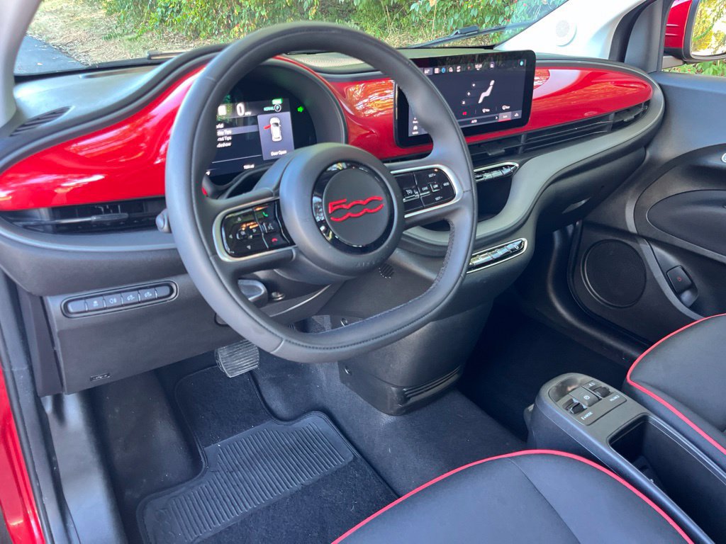 Used 2024 FIAT 500 e (RED) FWD image 3