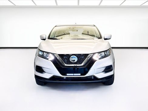 Used 2022 Nissan Rogue Sport S image 2