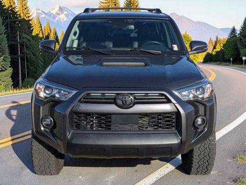 Used 2023 Toyota 4Runner TRD Off-Road Premium w/ Moonroof Package AWD/4WD image 9