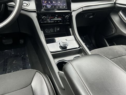 Used 2024 Jeep Grand Cherokee Altitude AWD/4WD image 22