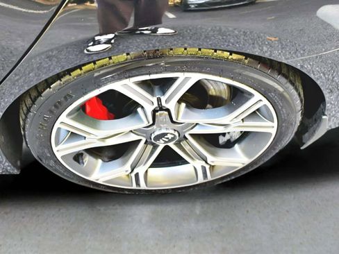 Used 2018 Kia Stinger GT2 image 36