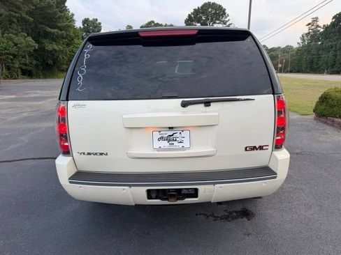 Used 2014 GMC Yukon Denali AWD/4WD image 6