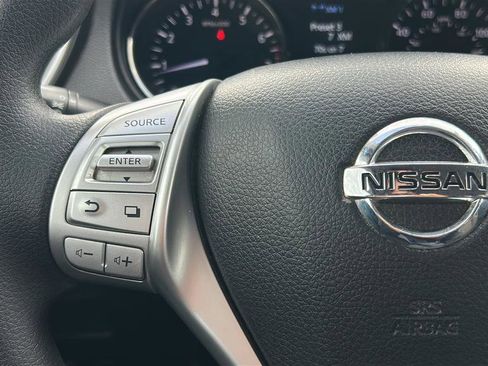 Used 2016 Nissan Rogue S FWD image 12