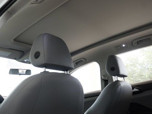 Certified 2022 Volkswagen Taos SE FWD image 26
