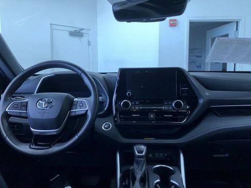 Used 2025 Toyota Highlander XSE image 19