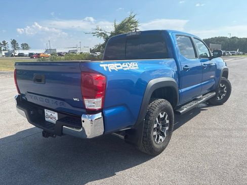 Used 2018 Toyota Tacoma TRD Off-Road AWD/4WD image 8